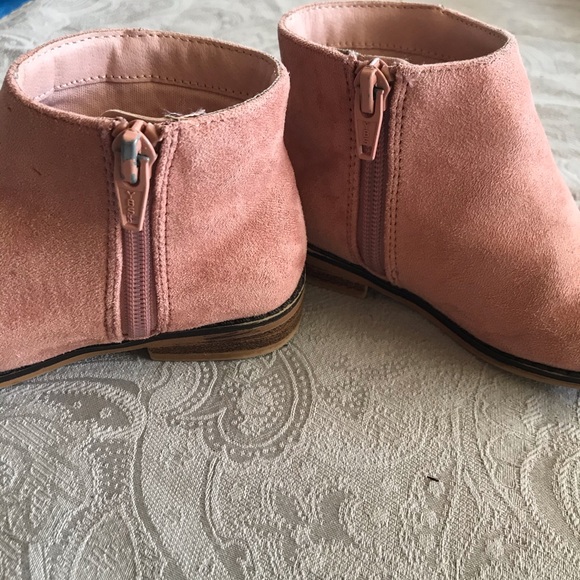 GUC Toddler Girl pink faux suede booties - Picture 7 of 8
